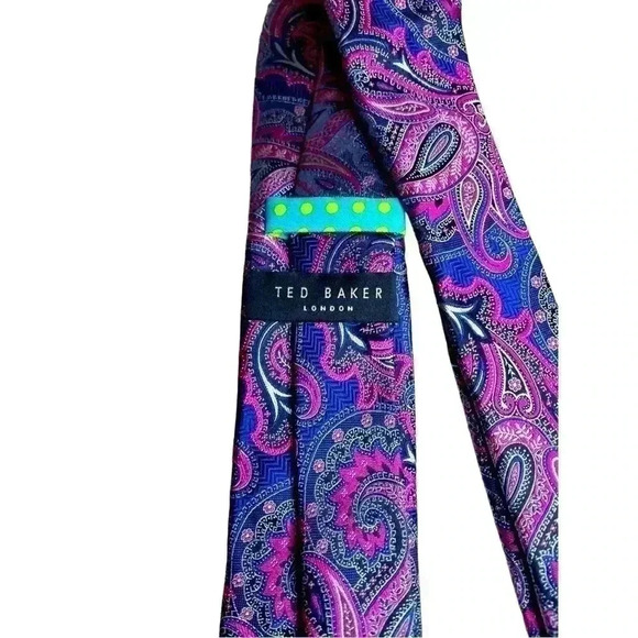 MEN’S LUXURY TIE BUNDLE• TED BAKER LONDON AND MICHAEL KORS•BEAUTIFUL TIE BUNDLE - Picture 4 of 9
